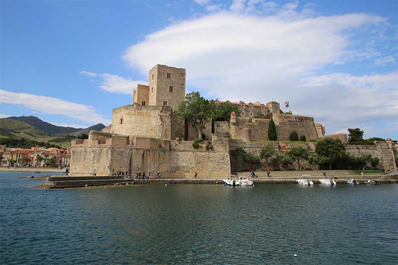 le Château Royal de Collioure Le Chateau Royal est idéalement situe dans le centre ville de Collioure