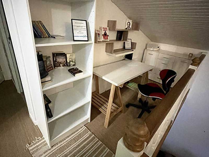 Le Bureau de la Maison de Parrain Un Refuge Inspirant pour Travail et Détente