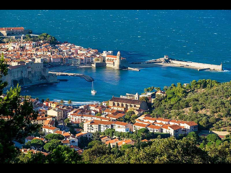 Collioure-cote-vermeille France-Pyrenees-Orientales-Cote-Vermeille-Collioure-the-Royal-Castle-and-Notre-Dame-des-Anges-